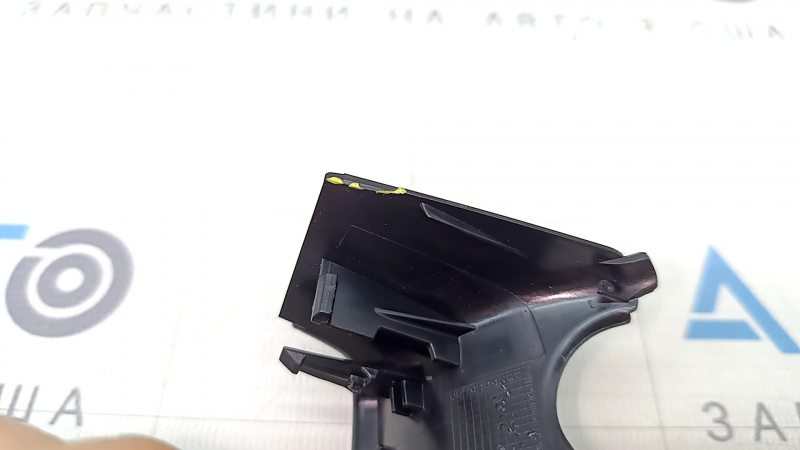 The interior mirror cover for the Audi E-Tron 19-23 is black and the mount is broken.