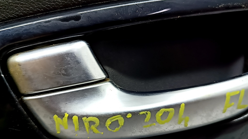Front left door panel for Kia Niro 17-22, gray, glossy black insert, leather armrest, scratches, needs cleaning