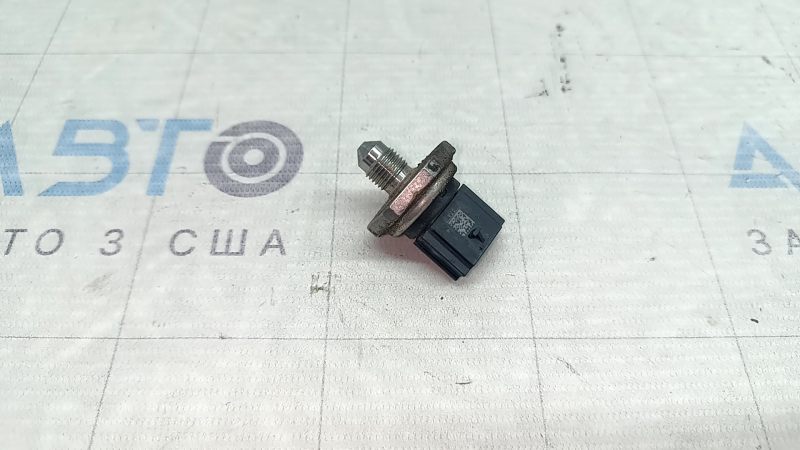 Fuel pressure sensor for Hyundai Tucson 22-25 1.6T HEV on the fuel rail