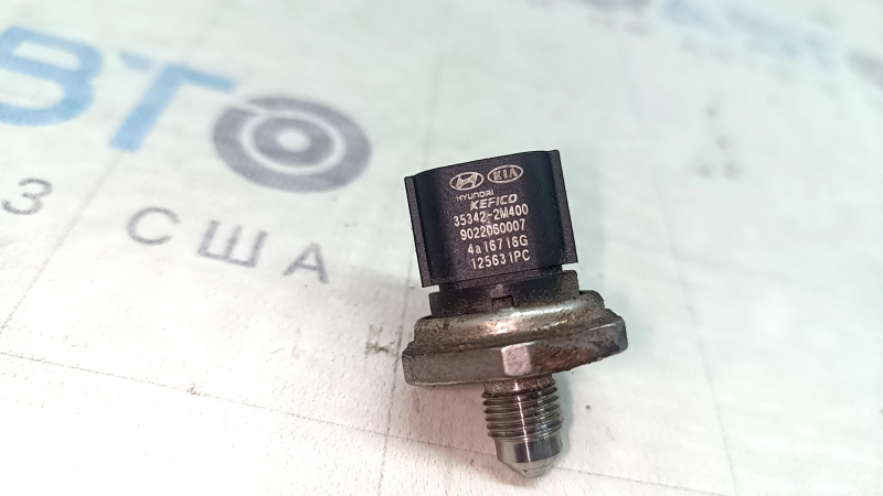 Fuel pressure sensor for Hyundai Tucson 22-25 1.6T HEV on the fuel rail
