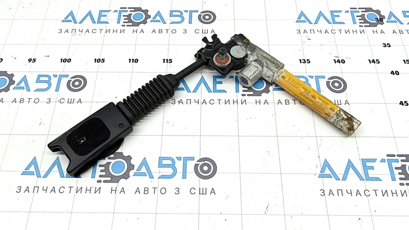 Kia Niro 17-22 HEV, PHEV passenger seat belt tensioner rusty