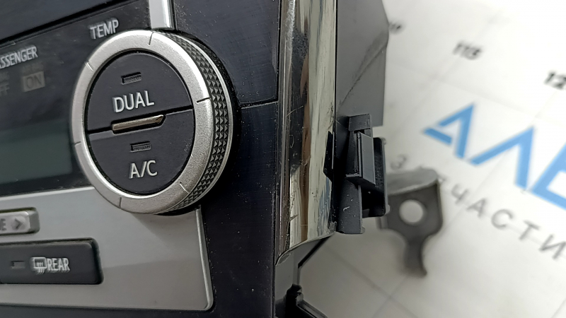 Tape recorder, radio, CD-player Toyota Camry v50 12-14 L scratches, scuffs, dents, chipped molding