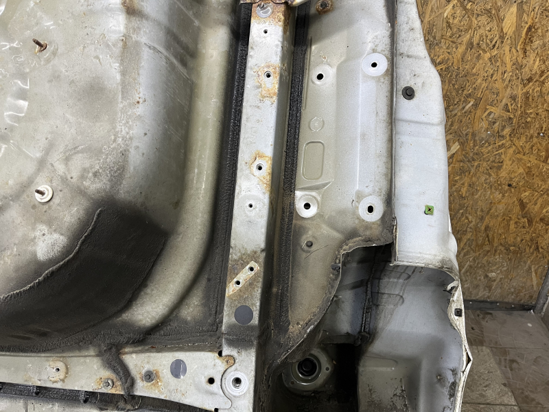 Quarter wing rear right Toyota Camry v50 12-14 USA on the body, white, rusty, dents