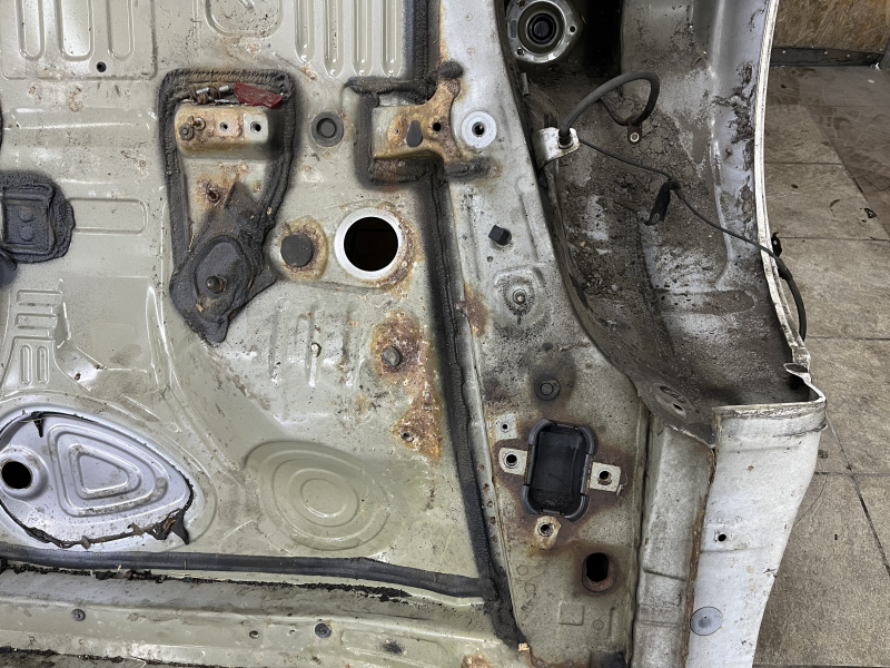 Quarter wing rear right Toyota Camry v50 12-14 USA on the body, white, rusty, dents