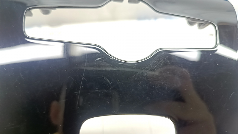 The center console trim on the Polestar 2 21-25 is worn out.