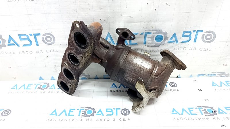 Rusty exhaust manifold with catalytic converter for Kia Niro 17-22 HEV, PHEV