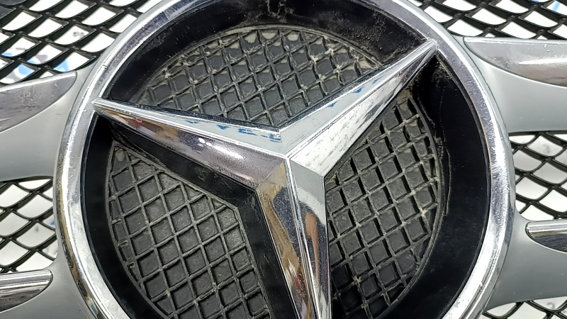 Mercedes C-class W205 15-18 radiator grille assembly with emblem, chrome molding, under the camera, sand, in paint