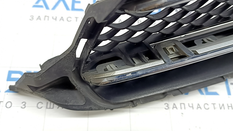 Mercedes C-class W205 15-18 radiator grille assembly with emblem, chrome molding, under the camera, sand, in paint