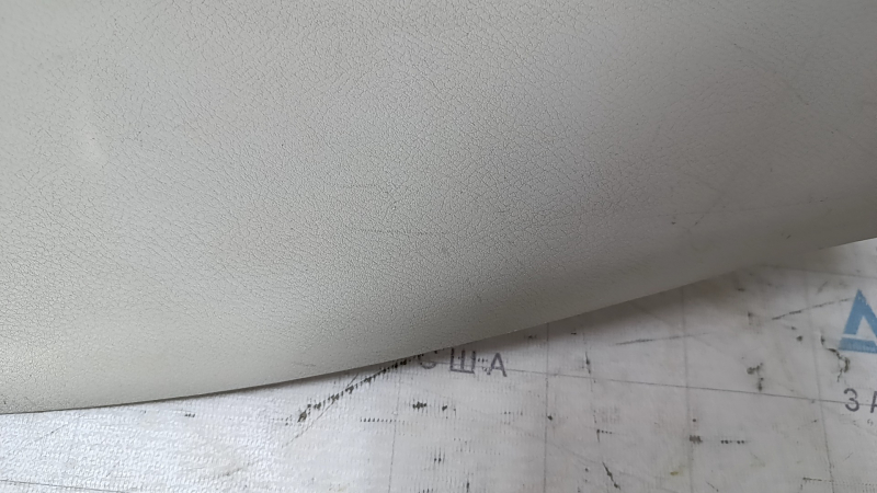 Upper trim of the trunk door of the Nissan Leaf 13-17 is gray, scratches, needs cleaning, the plastic has turned white