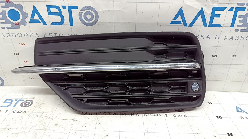 Left front bumper grille for Volvo XC90 16-19 with chrome molding for parking sensors, sand