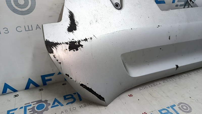 The front bumper lip of the Volvo XC90 16-19 is worn out, the fastening is cracked