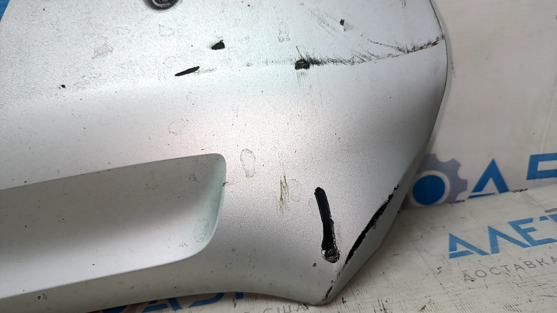 The front bumper lip of the Volvo XC90 16-19 is worn out, the fastening is cracked