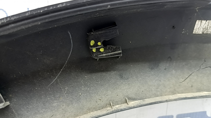 Rear right fender arch trim for Kia Niro 23-24, gloss black, scratches, broken mount, crack in mount