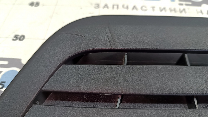 Left 2nd row seat heating air duct deflector Polestar 2 21-25 scratches