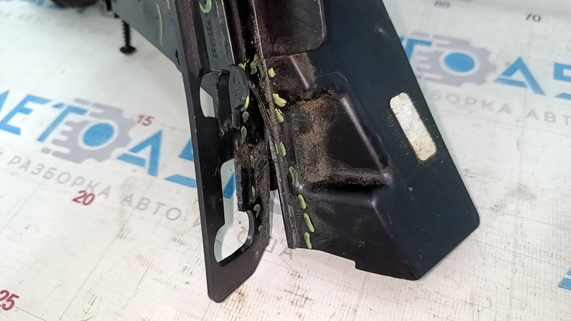 Ford Fusion mk5 13-20 type 2 rear left door glass guide, broken mount