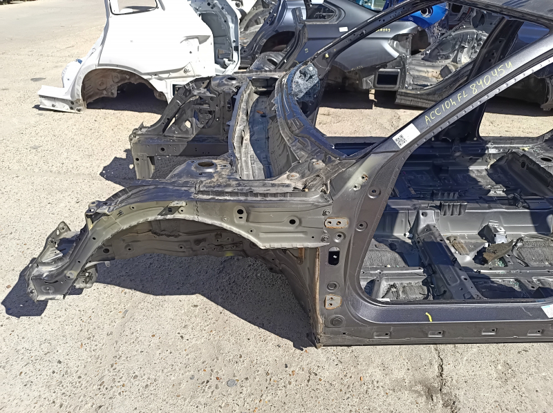 Front left quarter panel of Honda Accord 18-22 hybrid on the body, graphite