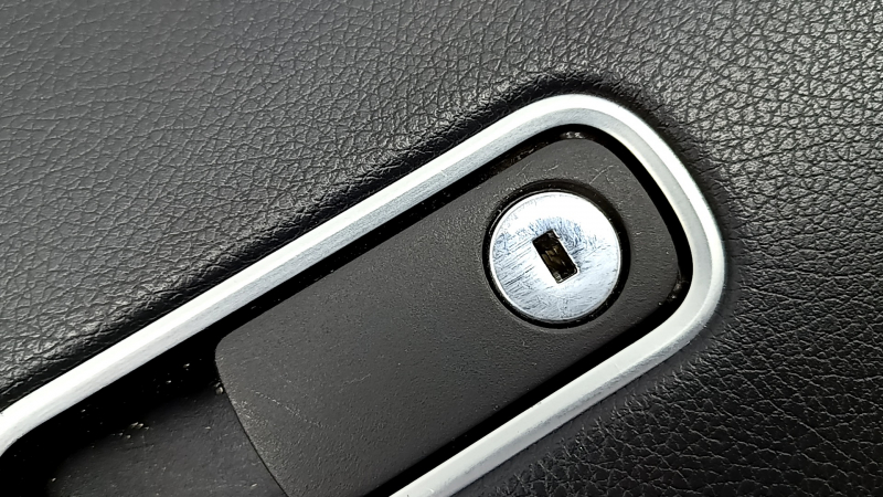 Glove box, glove compartment Mercedes W167 GLE 350 450 20-24 leather black, with lock, scratches