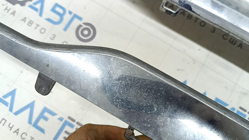 Mercedes W167 GLE 350 450 20-23 chrome front bumper lip trim, broken mount, debris and sand stuck in