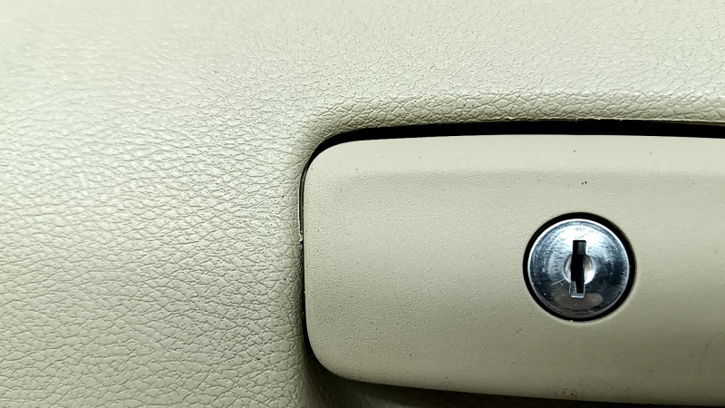 Jeep Grand Cherokee WK2 11-22 glove compartment, beige leather, 2 parts, scratches, needs cleaning