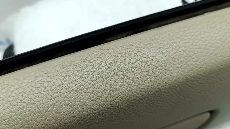 Jeep Grand Cherokee WK2 11-22 glove compartment, beige leather, 2 parts, scratches, needs cleaning