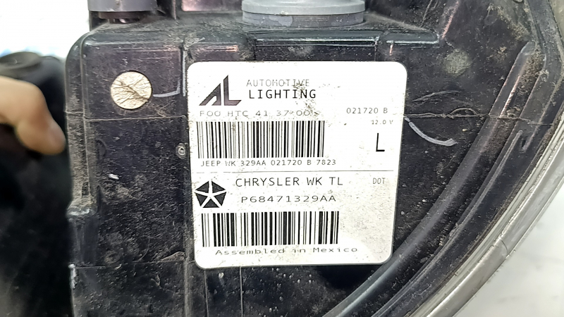 Left outer fender light for a Jeep Grand Cherokee WK2 20-22, chrome, scratches