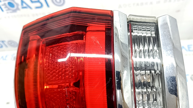 Left outer fender light for a Jeep Grand Cherokee WK2 20-22, chrome, scratches