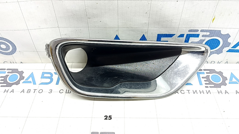 Right fog light frame for Jeep Grand Cherokee WK2 17-22, complete with chrome trim, scratches, crack in mount