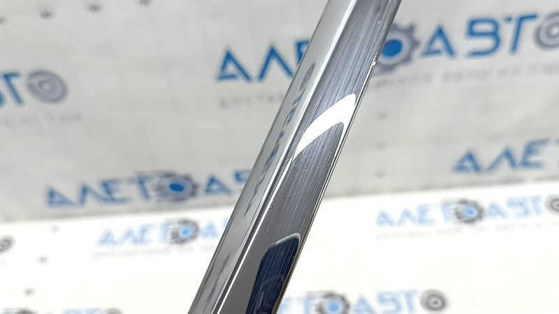 Jeep Grand Cherokee WK2 11-22 chrome rear bumper trim, scratches