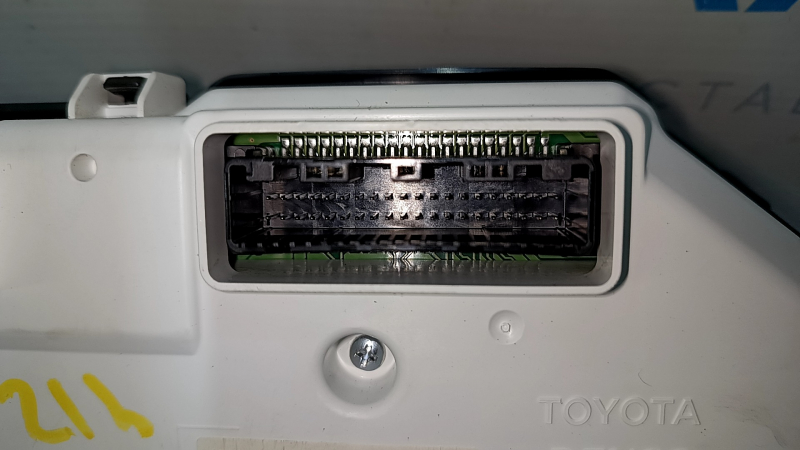 Toyota Venza 21-23 instrument cluster, 4.2" display, 94k, scratches, broken mount