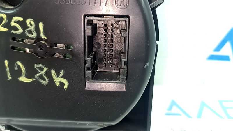 Instrument cluster Jeep Renegade 15-17 pre-restoration large display, 128k, scratches, glass defect, scuffed