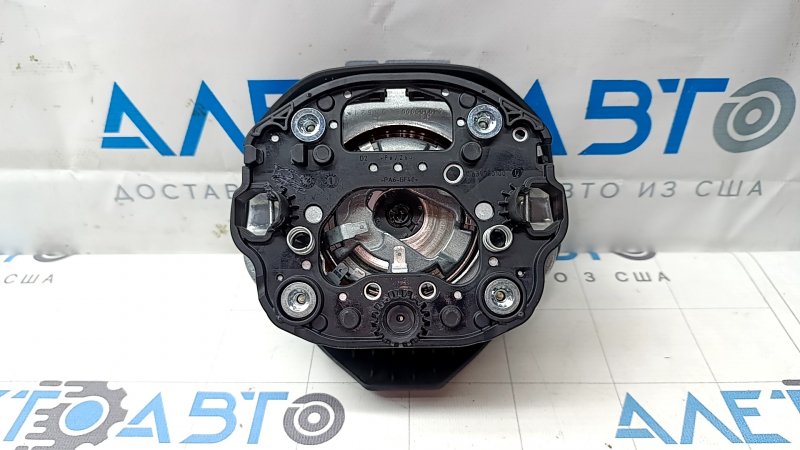 The steering wheel airbag for the driver's side of a Volkswagen ID.4 21-22 is black, without wiring, and has scratches.