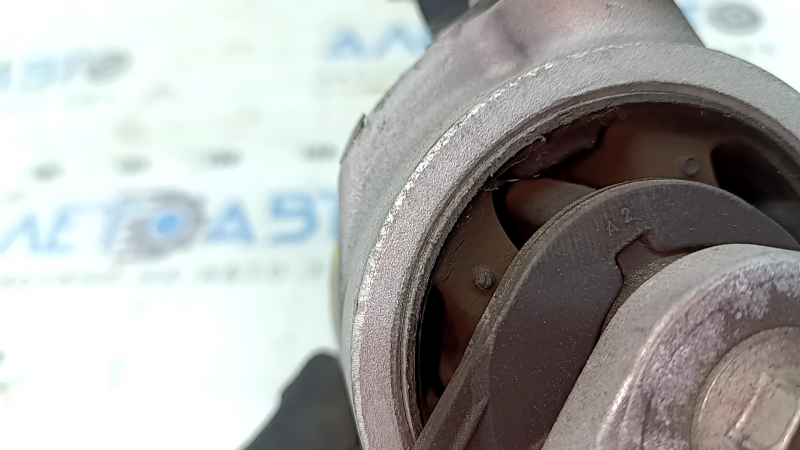 The left engine mount of a Toyota Venza 21-24 is cracked.