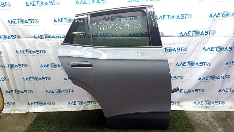 Rear right door assembly Volkswagen ID.4 21-22 gray LA7C, painted, debris under the paint, paint peeling, bump from the inside