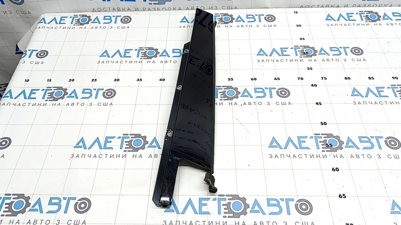 Alfa Romeo Stelvio 18-25 front right rear side door trim, cracks in fasteners, scratches, torn seal