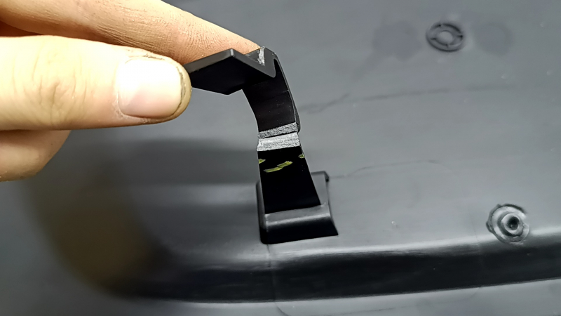 Alfa Romeo Stelvio 18-25 rear passenger seat trim, black, scratches, broken mount