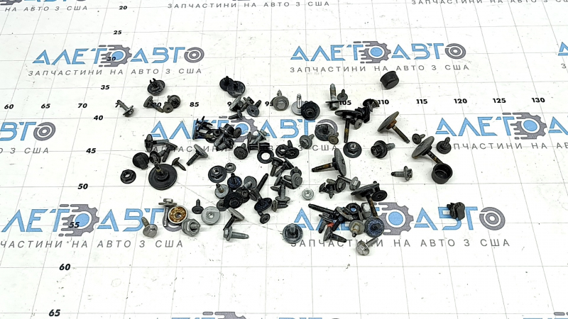 Incomplete bumper-hood hardware for Alfa Romeo Stelvio 18-25