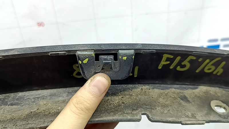 BMW X5 F15 14-18 Pure Experience front left fender arch trim, structure, scratches, broken mount