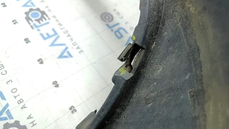 The rear bumper is bare, the lower part of the Audi Q5 80A 18-20 black, the fasteners are broken, the fasteners are broken, scratches