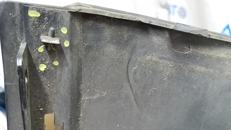 The rear bumper is bare, the lower part of the Audi Q5 80A 18-20 black, the fasteners are broken, the fasteners are broken, scratches