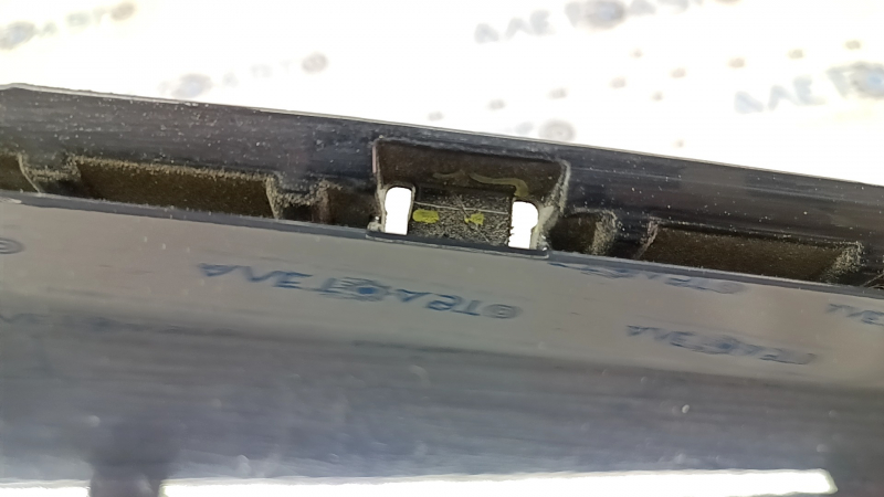 The rear bumper is bare, the lower part of the Audi Q5 80A 18-20 black, the fasteners are broken, the fasteners are broken, scratches