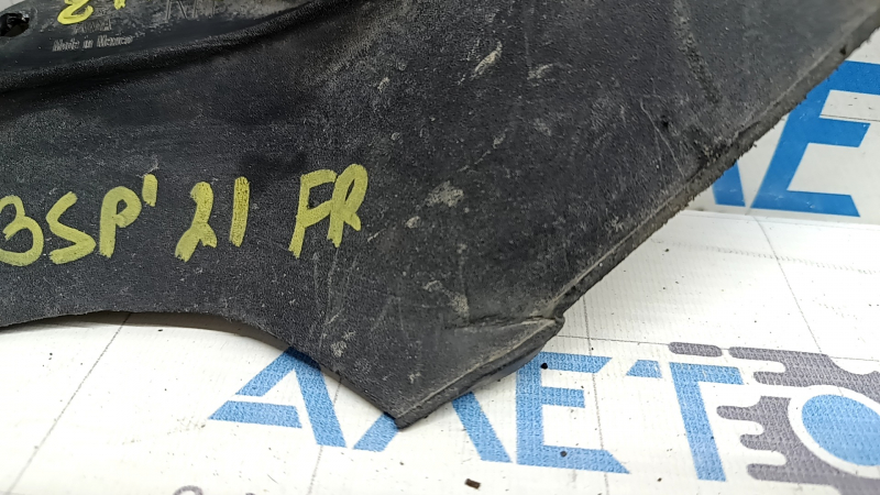 The right front mudguard liner of the Ford Bronco Sport 21-25 is dented.