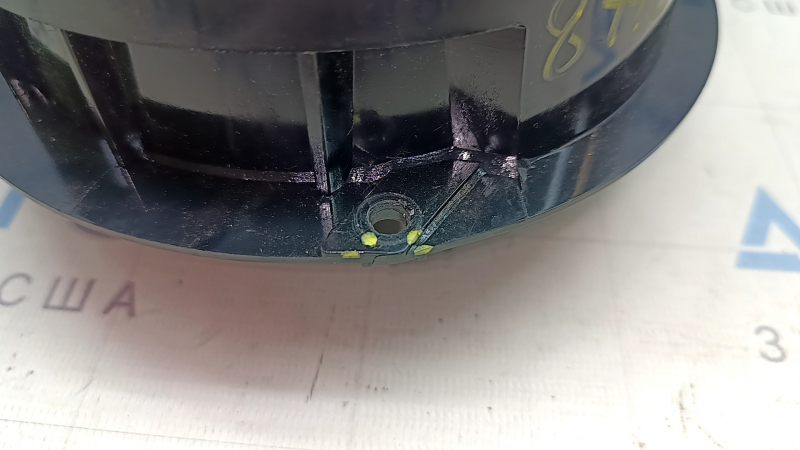 The front left door speaker of a Volkswagen ID.4 21-22 has cracked mounts.