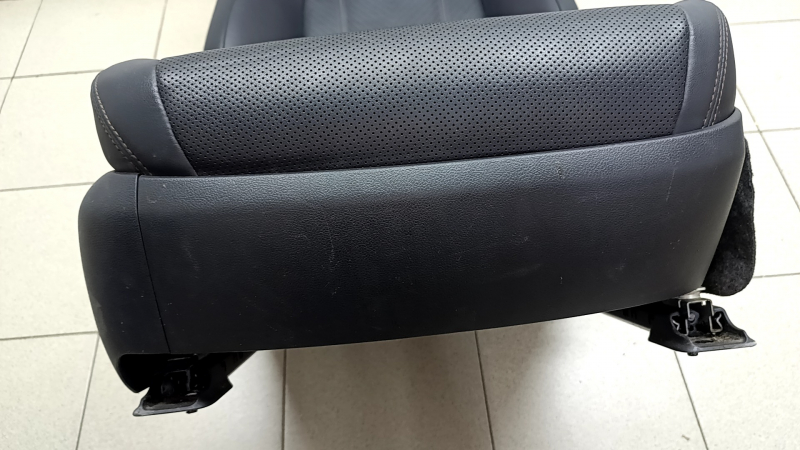 Toyota Venza 21-24 passenger seat, electric, with airbag, black leather, heated, ventilated, perforated, XLE, needs cleaning, scratches