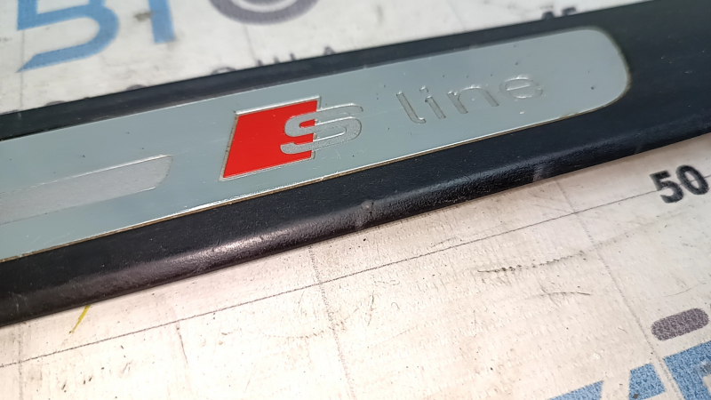 Audi A6 C7 12-18 S-line outer door sill trim, front right, scratches, broken mount