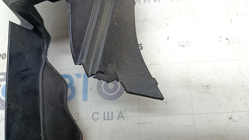 Left hood-wing seal for Volkswagen ID.4 21-22, worn rubber