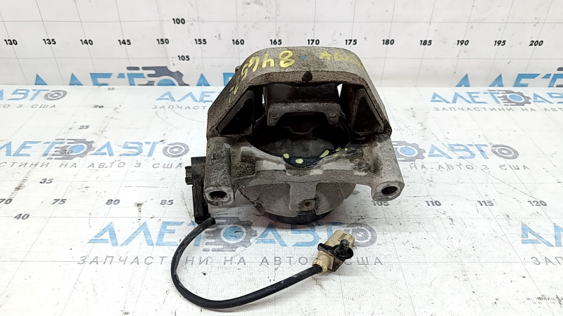 The left engine mount of the Audi A6 C7 12-18 2.0 AWD is cracked.