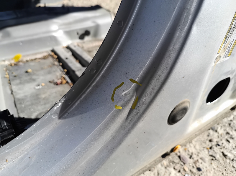 Left center pillar of Jeep Renegade 15-23 on the body, dent