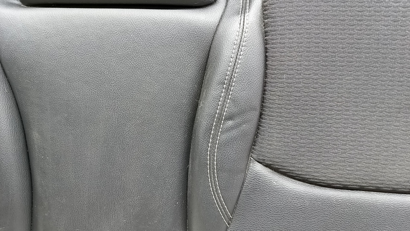 Rear seat 2nd row lower part Jeep Compass 22-25 leather + cloth black, white and black stitching, wrinkled