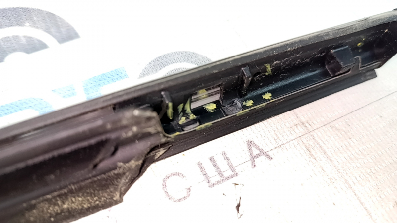 Door-glass molding, center rear right, Honda CRV 23-25, chrome, broken mount, scratches