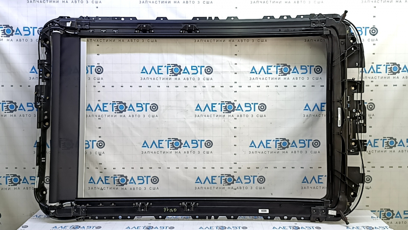 Audi Q7 16-25 panoramic window mechanism with black curtain